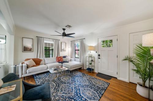 Next To Expo, 5 Beds, Hot-tub, Corn Hole, Pets! in Tulsa, USA