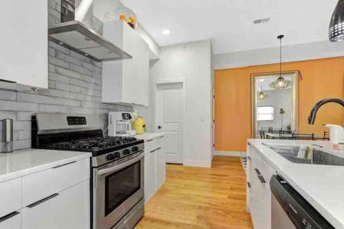 Extravagant Duplex with Rooftop and fire-pit /20min2NYC/Airport in Harrison (NJ)
