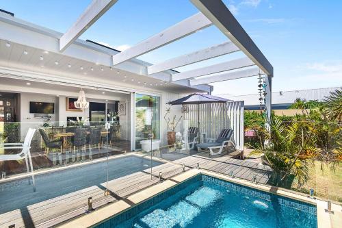 Swimming pool, Cottage Gem - 2br Parkside Retreat in Perth