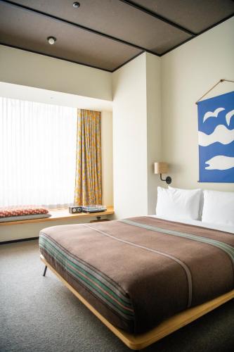 Deluxe King Room image 7