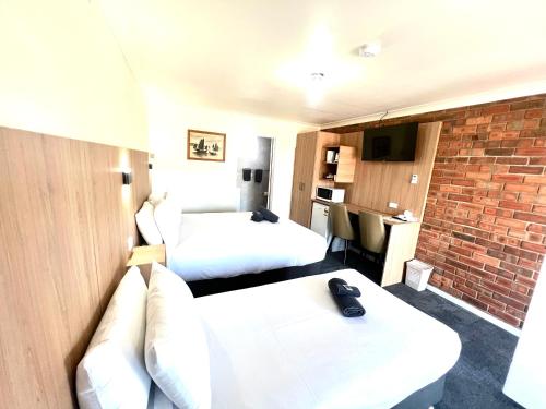 Adrian Motel in Forbes