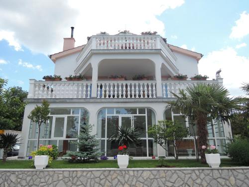 Zora's Apartments, Unterkunft in Malinska