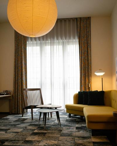 room detail thumbnail 1