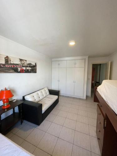 Duplex centro comercial a 4 km playa