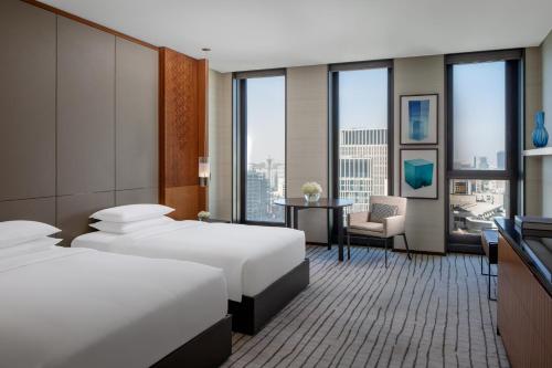 Twin Room with City View image 6