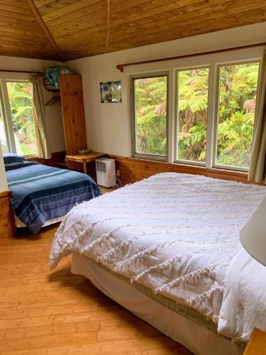 1 queen bed, 1 twin bed