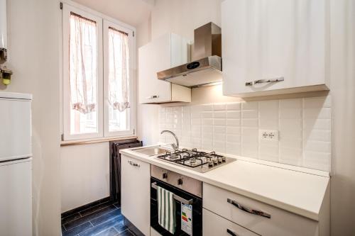 MONTI QUIET AND SPACIOUS APARTMENT, Rom (Foto 3)