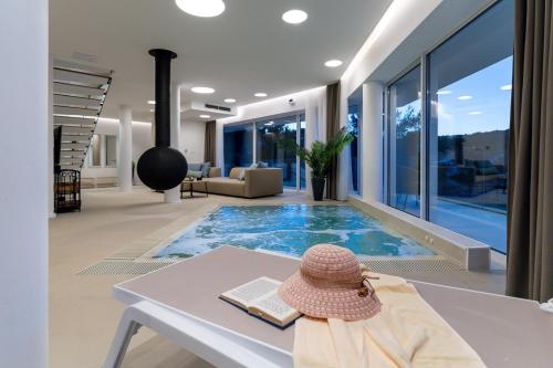 Beautiful Villa Estate da Noi with a pool in Hvar
