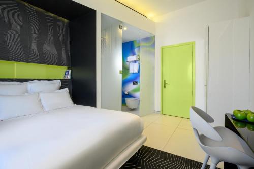 room detail thumbnail 1