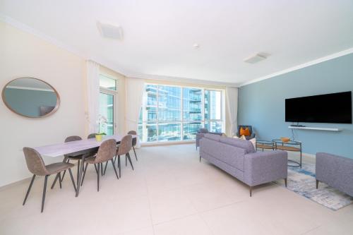 ALH Vacay - 3 Bedrooms in JBR with Private Beach Access - image 6