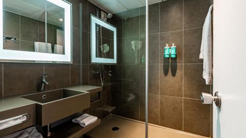 room detail thumbnail 2