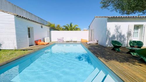 Superbe villa avec piscine dans le village - Location, gîte - Saint-Clément-des-Baleines