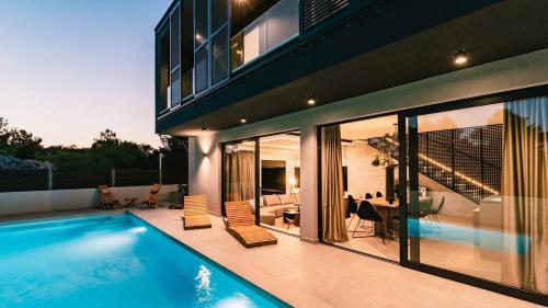 Casa Domina with sauna and whirlpool only 200 meters from the beach – khách sạn tại Srima