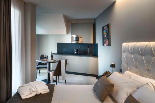 Deluxe Room (1 adult + 1 child) image 10