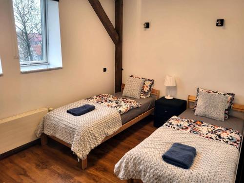 2 twin beds