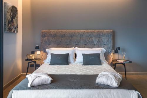 Deluxe Room image 7
