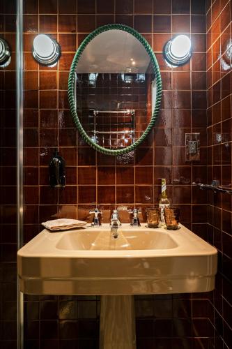 518816586 Hotel Florida Paris
