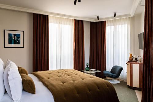 518821093 Hotel Florida Paris