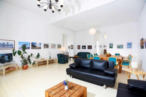 2 bedrooms, 5 beds