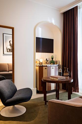 518825076 Hotel Florida Paris