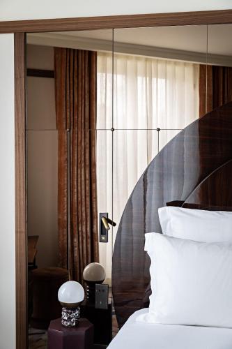 518825486 Hotel Florida Paris