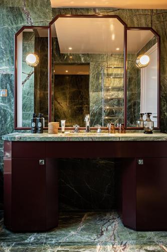 518825556 Hotel Florida Paris