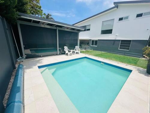 Holiday in luxury. 5bd smart home with heated pool