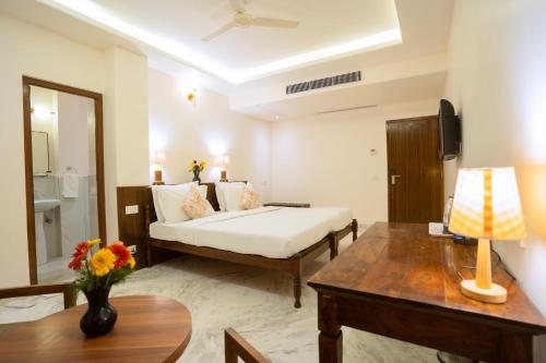 Deluxe Double or Twin Room image 4
