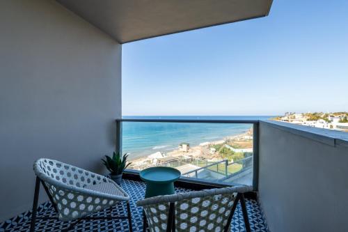 Seaview Stylish Apartment with Balcony