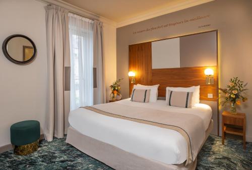 Hotel Le Tourville Eiffel in 7th - Tour Eiffel - Invalides