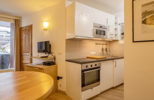 Konyha, Apartment Lognan 1 - A Chamonix Mont Blanc Haven in Le Lyret