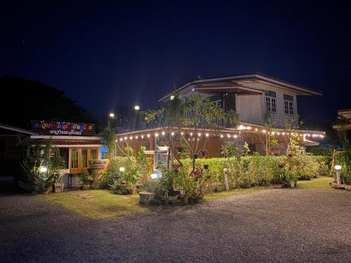 Kitchen Baan Mai Sak Homestay, Khao Wong Phrachan
