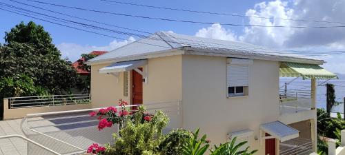 Suite Spacieuse 4 étoiles 77m2 vue mer Les Saintes (Suite Spacieuse 4 etoiles 77m2 vue mer Les Saintes) in Trois-Rivieres