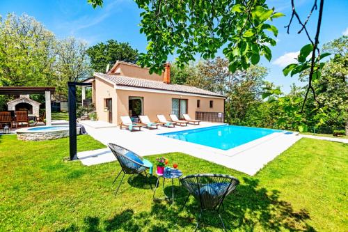 Villa Ferlini in Central Istria with private 10000 m2 Garden