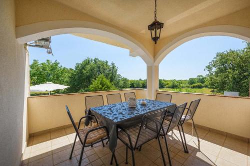 Balkons/terase, Villa Eufemia near Poreč with large garden and outdoor playground for kids (Villa Eufemia near Porec with large garden and outdoor playground for kids) in Zbandaj