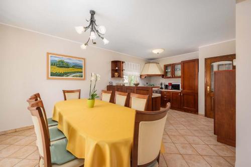 Iekārtas, Villa Eufemia near Poreč with large garden and outdoor playground for kids (Villa Eufemia near Porec with large garden and outdoor playground for kids) in Zbandaj
