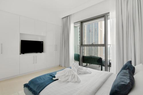 Downtown Burj Khalifa View 2BR - image 13