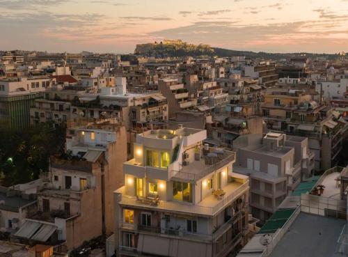 Penthouse with Private Rooftop and Hot Tub, Atene