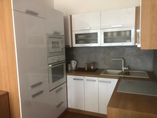 Downtown apartment in the heart of the new city center, 4 persons, parking, Bratislava (photo 8)