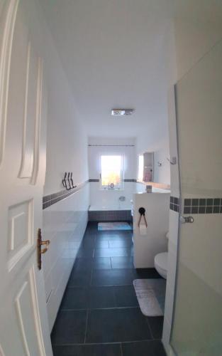 浴室, Ferienwohnung Lindenblick in 阿倫斯費爾德