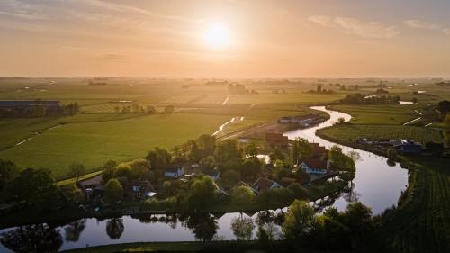 Pod huisje met hottub in Dokkum binnen de Bolwerken