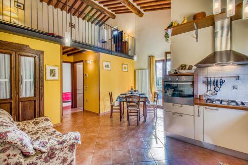 Tuscan Sun With Shared Pool - Happy Rentals