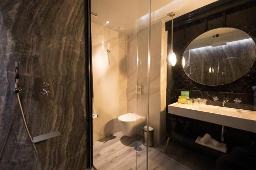 Standard Double or Twin Room with Sea View image 6