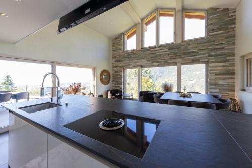 virtuve, Résidence moderne avec jacuzzi (Residence moderne avec jacuzzi) in Icogne