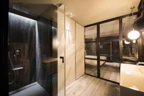 Standard Double or Twin Room image 10