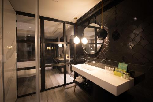 Standard Double or Twin Room image 4