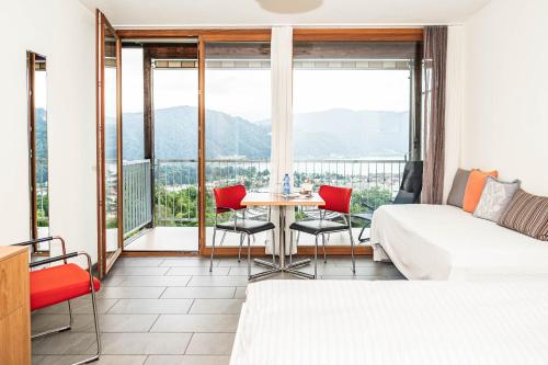 Bližnja okolica, Paladina Hotel in Pura