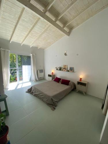 Departamento 2 ambientes con gran jardin y mucho verde en la Ribera