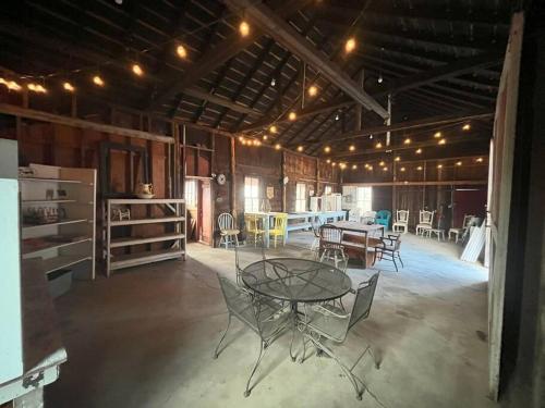 The Goat Farm in นอร์ท ออโรรา (IL)