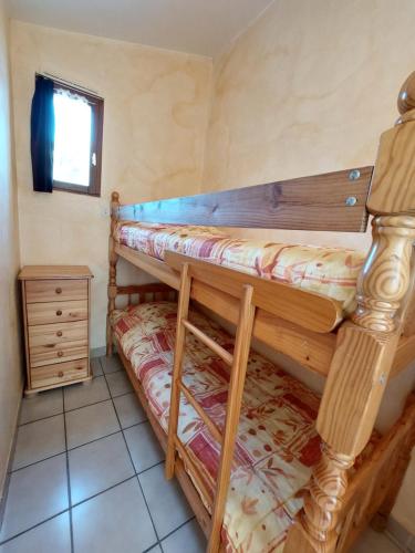 2 bedrooms, 4 beds